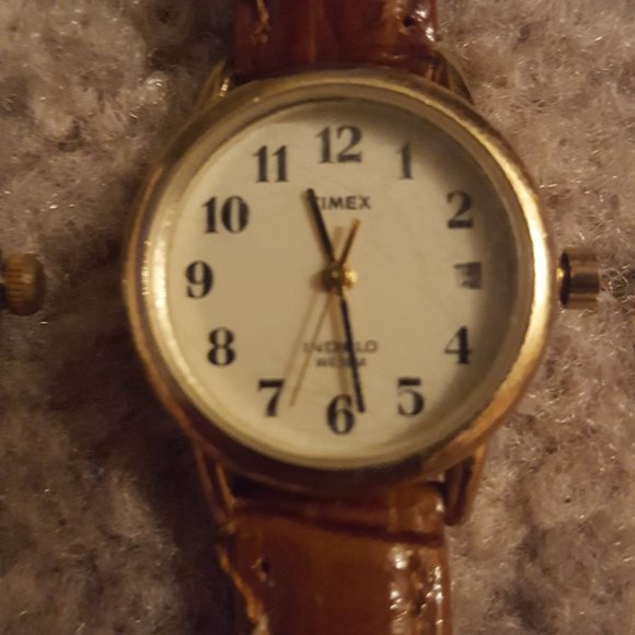 Timex ladies watch with Indiglo in good condition; leather band, needs battery - Picture 1 of 3
